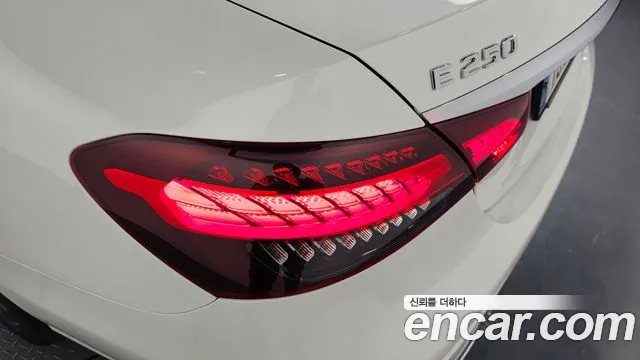 Mercedes-Benz E-Class 2021 — фото 9