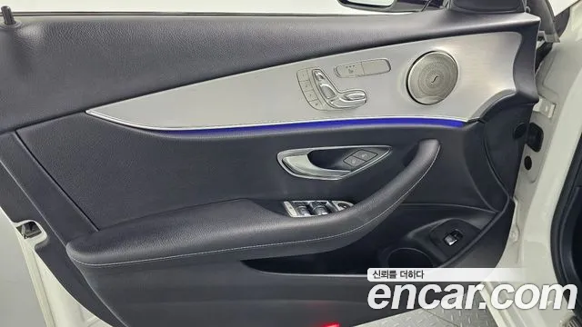 Mercedes-Benz E-Class 2021 — фото 14