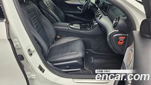 Mercedes-Benz E-Class 2021 — фото 16