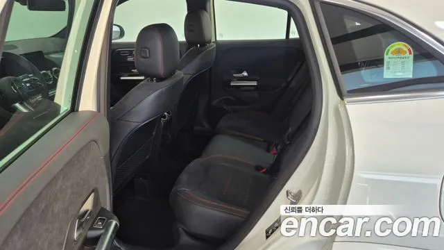 Mercedes-Benz GLA-Class 2026 — фото 10