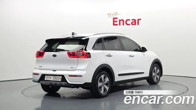 Kia Niro 2018 — фото 2