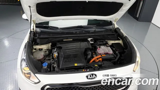 Kia Niro 2018 — фото 6
