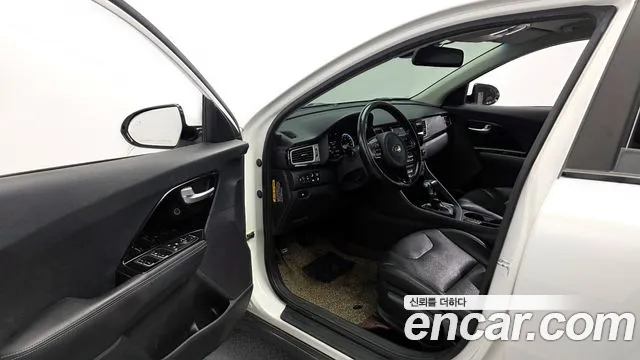 Kia Niro 2018 — фото 13