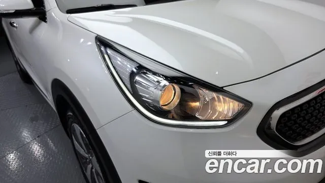 Kia Niro 2018 — фото 8