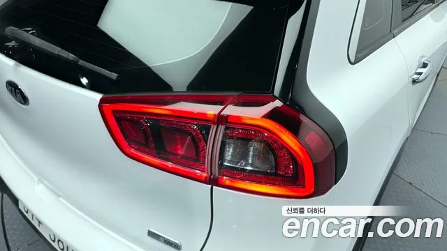 Kia Niro 2018 — фото 9