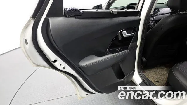 Kia Niro 2018 — фото 15