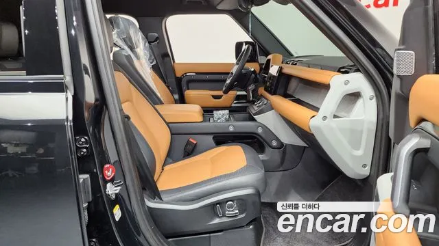 Land Rover Defender 2023 — фото 16