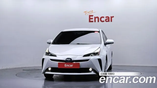 Toyota Prius 2022 — фото 3