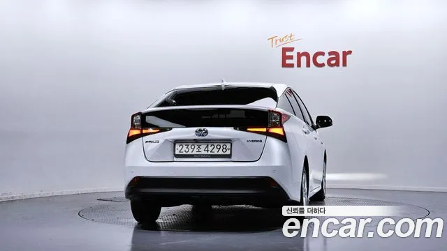 Toyota Prius 2022 — фото 4