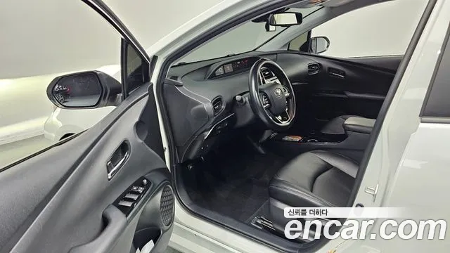 Toyota Prius 2022 — фото 13