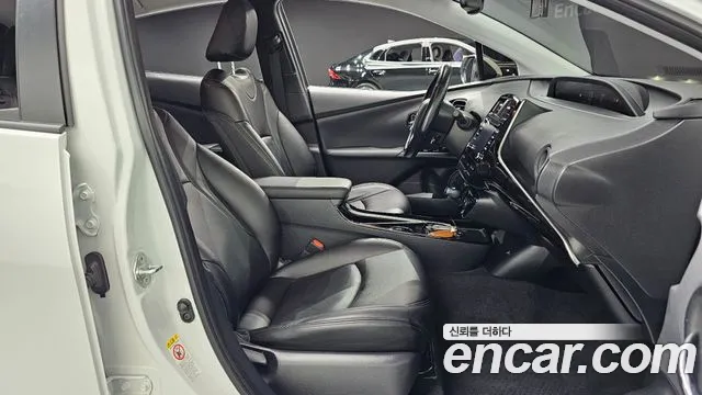 Toyota Prius 2022 — фото 18