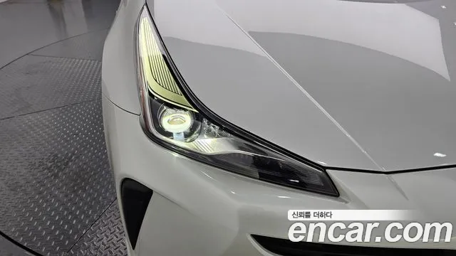 Toyota Prius 2022 — фото 8