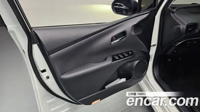 Toyota Prius 2022 — фото 14