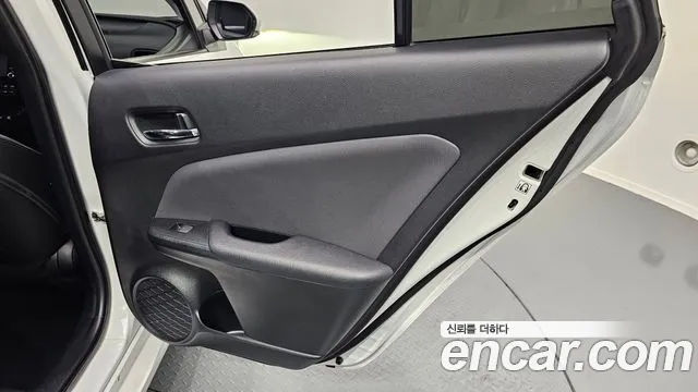 Toyota Prius 2022 — фото 15