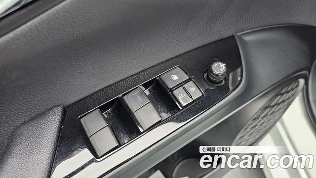 Toyota Prius 2022 — фото 29
