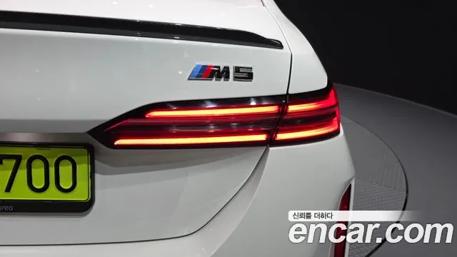 BMW M5 2025 — фото 9