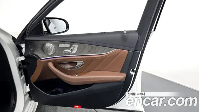 Mercedes-Benz E-Class 2021 — фото 14