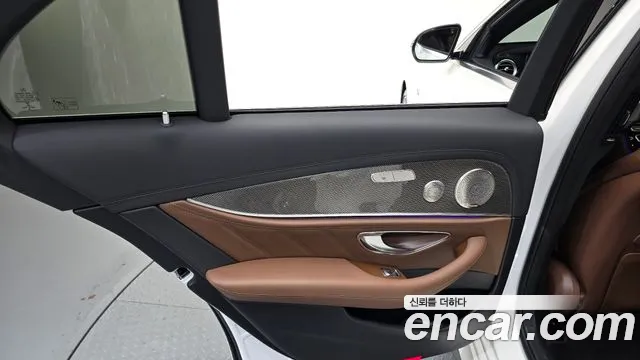 Mercedes-Benz E-Class 2021 — фото 15