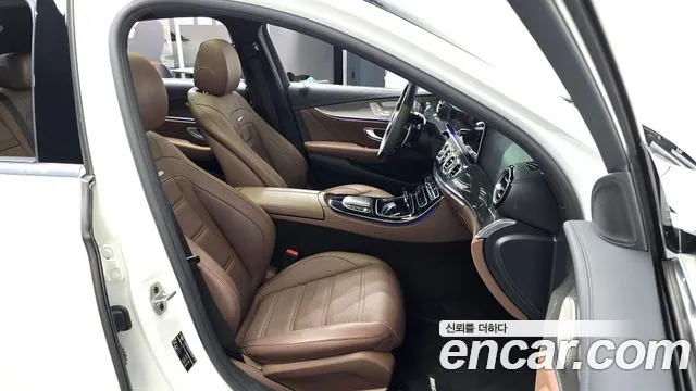 Mercedes-Benz E-Class 2021 — фото 16
