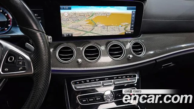 Mercedes-Benz E-Class 2017 — фото 13