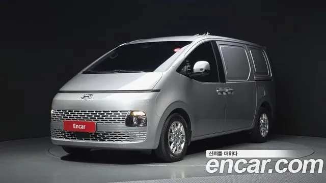 Hyundai Staria 2023 — фото 1