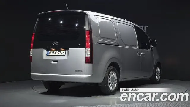 Hyundai Staria 2023 — фото 2