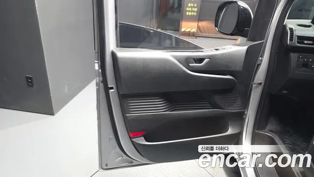 Hyundai Staria 2023 — фото 14
