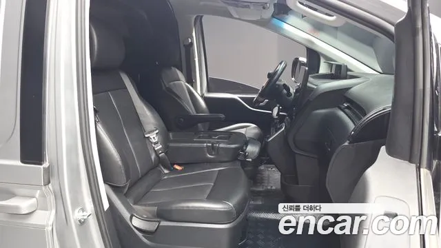 Hyundai Staria 2023 — фото 16