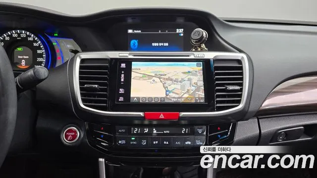Honda Accord 2017 — фото 18