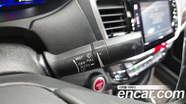 Honda Accord 2017 — фото 25