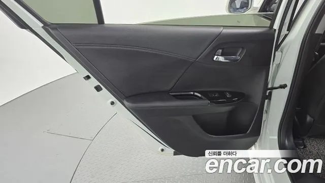 Honda Accord 2017 — фото 15