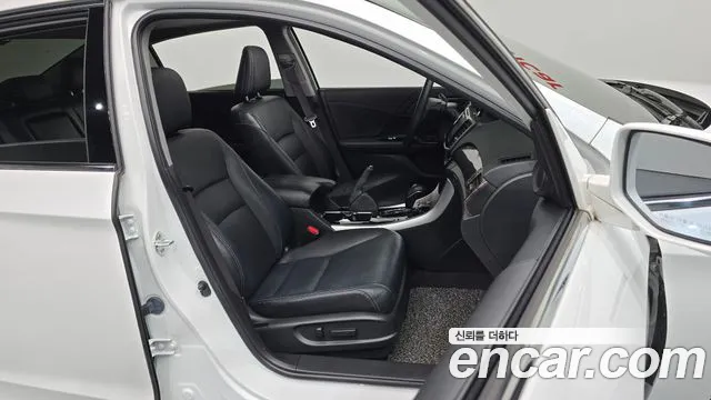 Honda Accord 2017 — фото 16