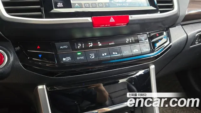 Honda Accord 2017 — фото 30