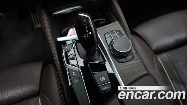 BMW 5-Series 2019 — фото 12