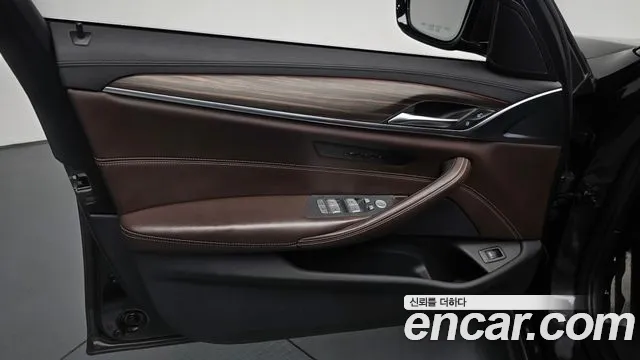 BMW 5-Series 2019 — фото 14