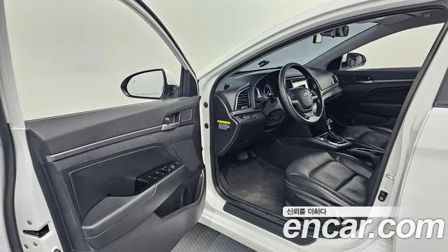 Hyundai AVANTE 2018 — фото 10