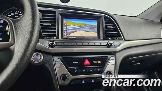 Hyundai AVANTE 2018 — фото 13