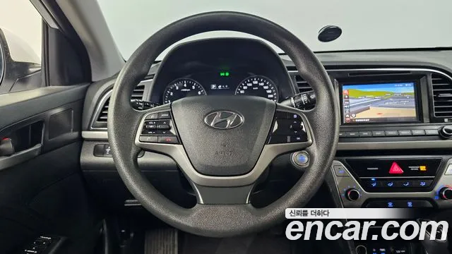Hyundai AVANTE 2018 — фото 14