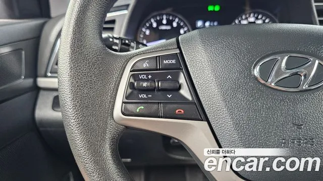Hyundai AVANTE 2018 — фото 16