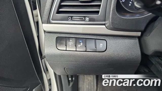 Hyundai AVANTE 2018 — фото 19