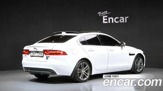 Jaguar XE 2017 — фото 2
