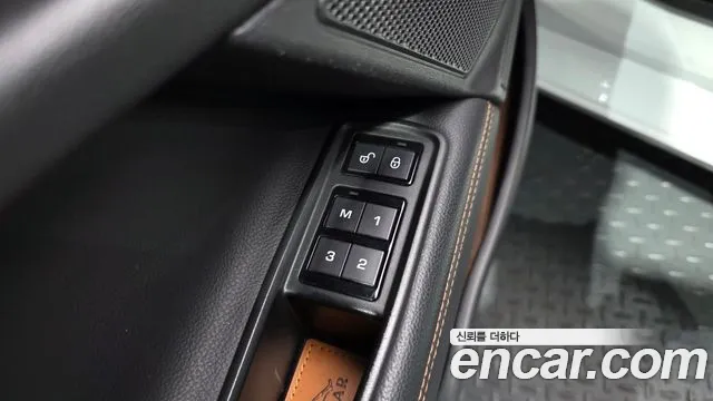 Jaguar XE 2017 — фото 25