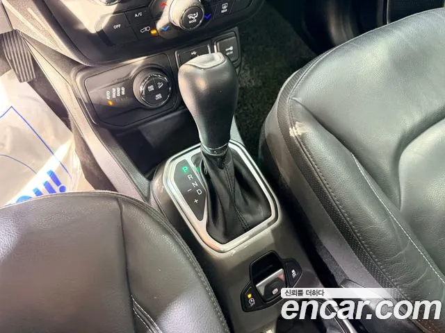 Jeep Renegade 2018 — фото 9