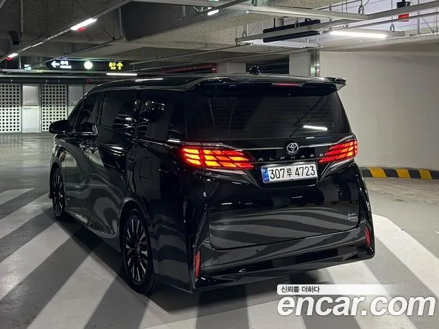 Toyota Alphard 2027 — фото 4