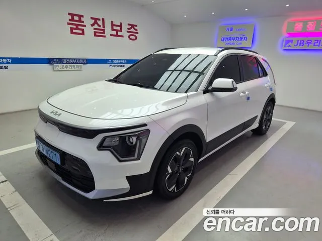 Kia Niro 2023 — фото 1