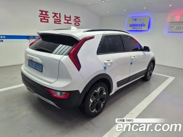 Kia Niro 2023 — фото 6