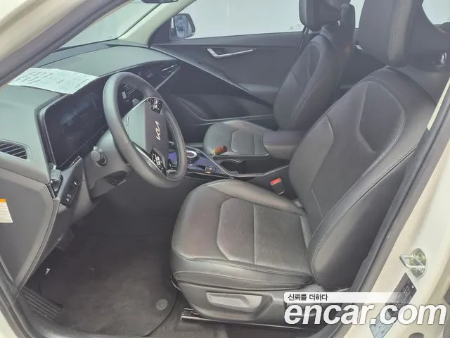 Kia Niro 2023 — фото 11