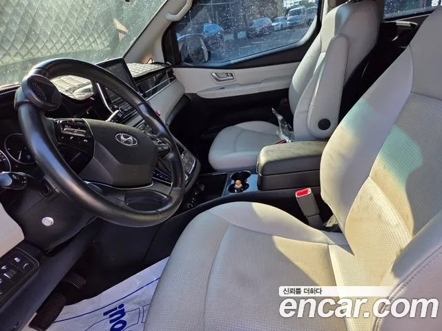 Hyundai Starex 2019 — фото 9