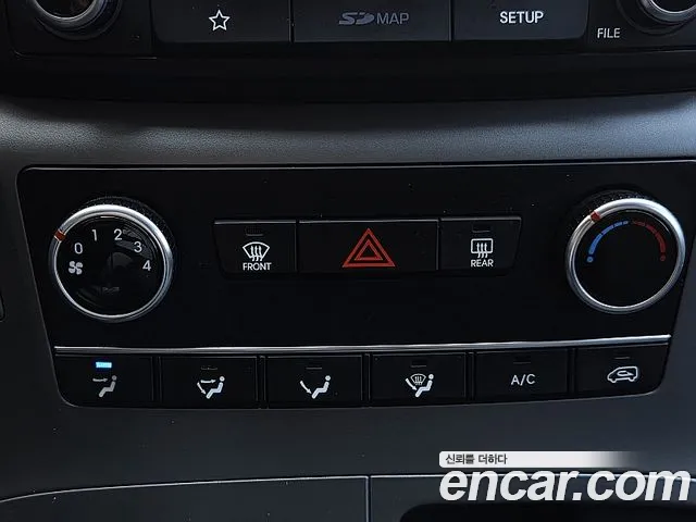 Hyundai Starex 2019 — фото 16