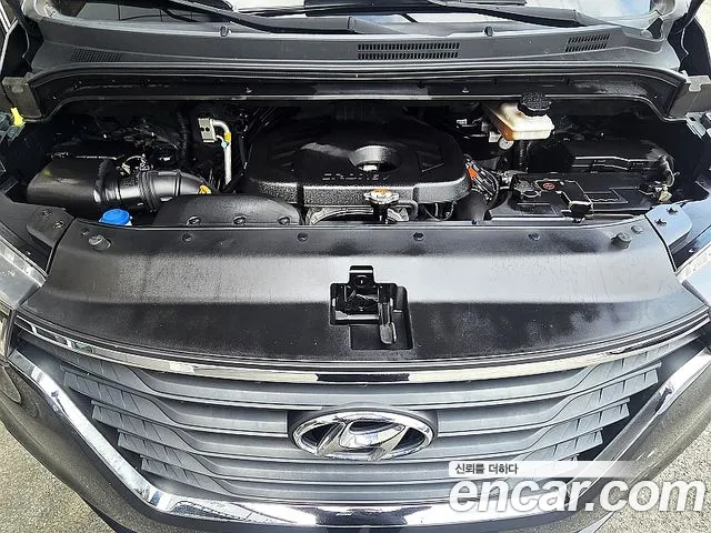 Hyundai Starex 2019 — фото 17